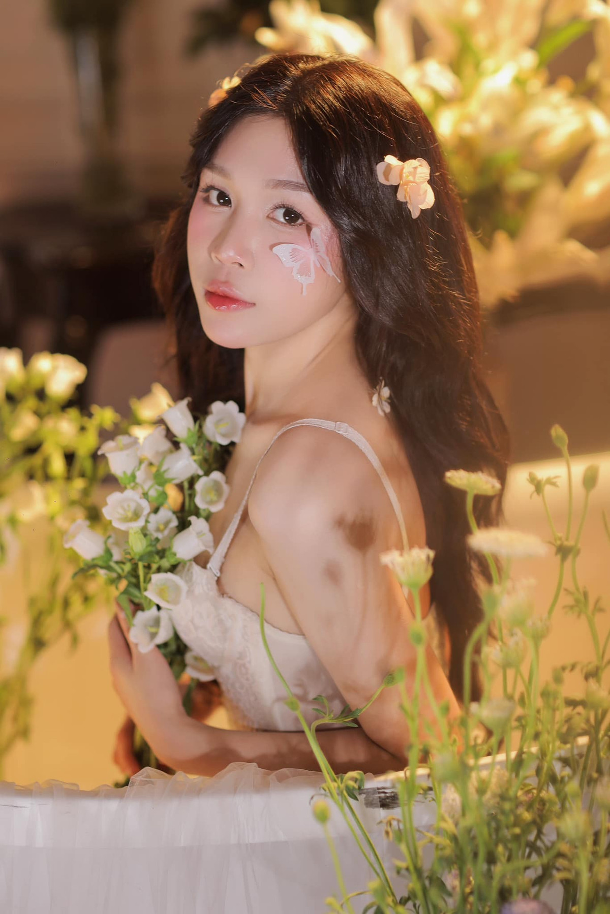 Không chỉ là một trong những vận động viên đấu kiếm tài năng của Việt Nam, Phùng Thị Khánh Linh còn gây chú ý bởi vẻ đẹp đời thường trong trẻo, nhẹ nhàng và cuốn hút.