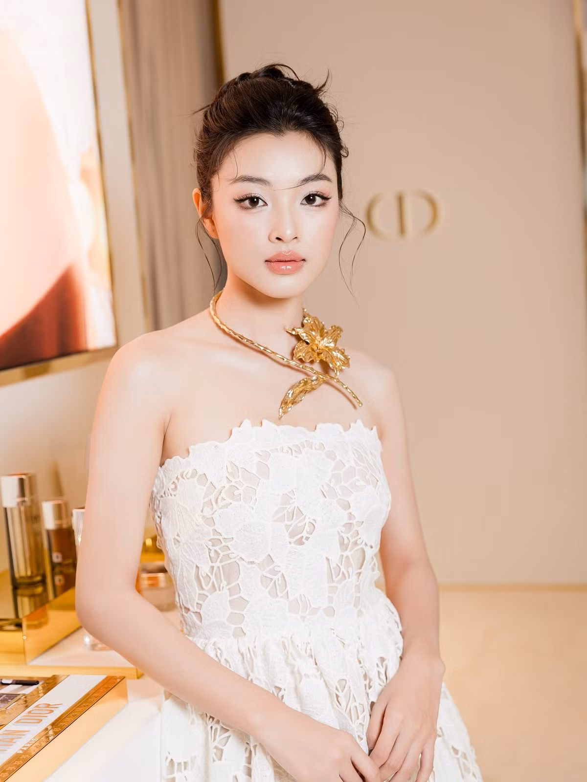 Dù không đảm nhiệm vai chính, Lan Thy vẫn để lại dấu ấn nhờ thần thái điện ảnh - thứ mà không phải diễn viên trẻ nào cũng có được.