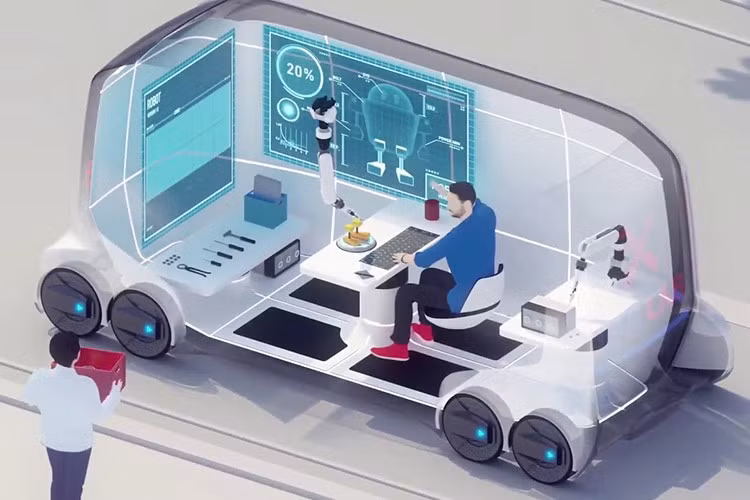 Phiên bản thương mại hiện mới dừng ở mức hỗ trợ lái Level 2, nhưng Toyota khẳng định e-Palette có khả năng tích hợp hệ thống tự lái thông qua gói nâng cấp “Automated Driving Kit” từ đối tác thứ ba. Hãng cũng cho biết sẽ phối hợp với các đại lý và chính quyền địa phương để thử nghiệm tự lái, hướng tới mục tiêu ra mắt phiên bản Level 4 vào năm tài chính 2027.