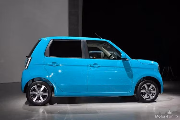 Cụ thể, xe điện Honda N-One e: 2025 mới được chính thức bán ra tại thị trường nội địa Nhật Bản từ ngày 12/9/2025 với giá khởi điểm 2,7 triệu yên (tương đương khoảng 483 triệu đồng).