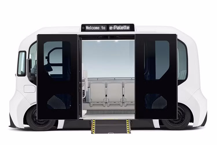 Điểm khiến e-Palette gây chú ý nhất chính là giá bán. Mẫu xe này được niêm yết tại Nhật Bản với mức 29 triệu yen (tương đương 196.400 USD), cao hơn cả mẫu xe sang đầu bảng Century SUV (27 triệu yen) và gần gấp đôi GR Supra Final Edition. Đây hiện là mẫu xe đắt đỏ nhất trong danh mục sản phẩm của Toyota.