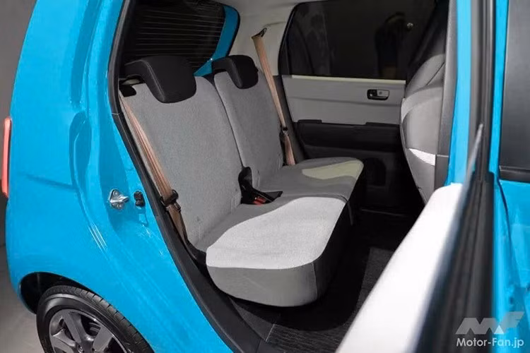 Nguồn điện có thể cung cấp công suất tối đa 1,5 kW cho các thiết bị bên ngoài hoặc dùng làm nguồn điện dự phòng cho gia đình. V2H cũng cho phép tiết kiệm chi phí bằng cách sạc vào ban đêm khi giá rẻ và sử dụng điện từ pin vào ban ngày.