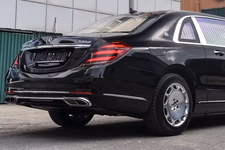 Sở hữu rất nhiều xe siêu sang, SUV hạng sang biển đẹp nhưng doanh nhân Quảng Ninh rất hay di chuyển trên chiếc xe Mercedes-Maybach S650 Pullman của mình mới sắm được vài năm trở lại đây.