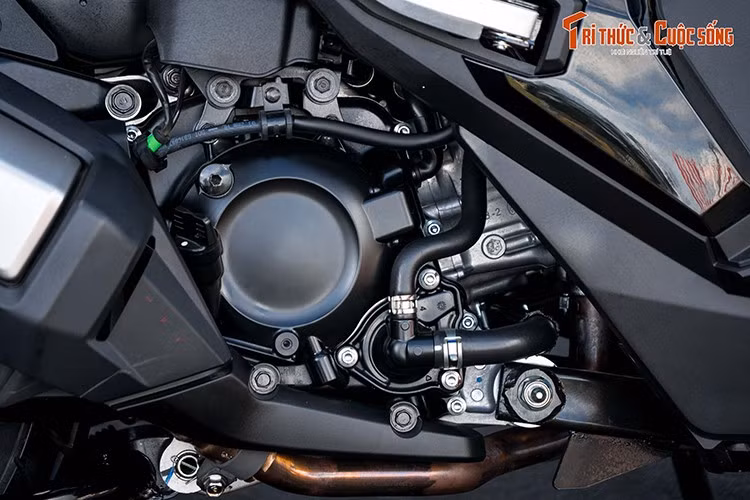 Honda ADV 350 2025 tại Việt Nam sử dụng khối động cơ eSP+ 330cc, xi-lanh đơn, làm mát bằng chất lỏng, đạt chuẩn khí thải Euro 4.