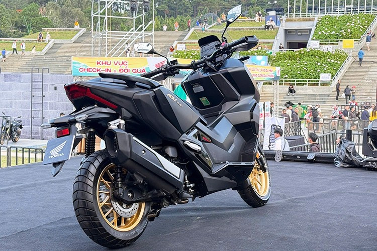 Xe có mức tiêu thụ nhiên liệu 28,6 km/l (theo chuẩn WMTC), cho phép di chuyển khoảng hơn 330 km chỉ với một lần đổ đầy bình xăng 11,7 lít.