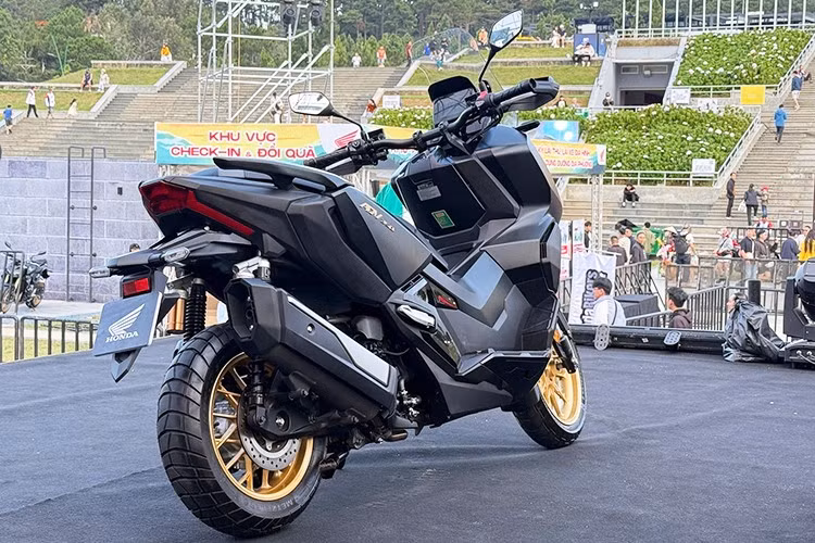 Xe có mức tiêu thụ nhiên liệu 28,6 km/l (theo chuẩn WMTC), cho phép di chuyển khoảng hơn 330 km chỉ với một lần đổ đầy bình xăng 11,7 lít.