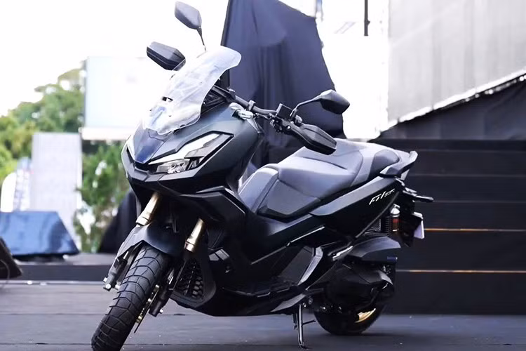 Theo công bố từ nhà phân phối chính hãng Honda Việt Nam, mẫu xe tay ga phên khối lớn ADV 350 sẽ được bán ra từ ngày 01/10/2025 tại hệ thống HEAD và cửa hàng Honda DreamWing trên toàn quốc