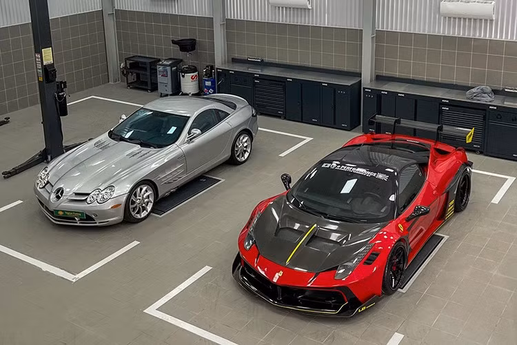 Vào tháng 7 năm 2008, giới chơi xe tại Việt Nam chấn động bởi hình ảnh khui công chiếc siêu xe Mercedes-Benz SLR McLaren tại cảng Hải Phòng, đây là 1 trong các siêu xe đắt đỏ nhất được ra mắt vào lúc bấy giờ, và cho thấy, các dân chơi tại nước ta rất chịu chi.