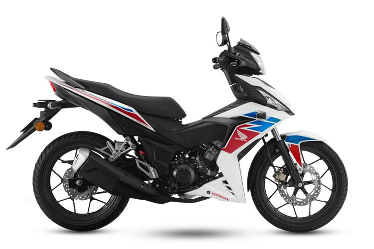 Sức mạnh của Honda RS150R 2025 được truyền qua hộp số 6 cấp, mang đến khả năng vận hành mạnh mẽ và mượt mà trong nhiều điều kiện đường sá khác nhau.