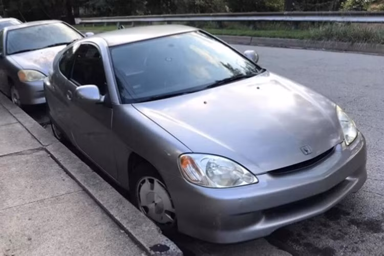 Tính đến nay, chiếc Honda Insight đời 2002 này đã đi được gần 1.582.000 km, tức là đã vượt mốc 1 triệu km và chỉ còn khoảng 14.999 dặm (hơn 24.000 km) nữa là đạt 1 triệu dặm.