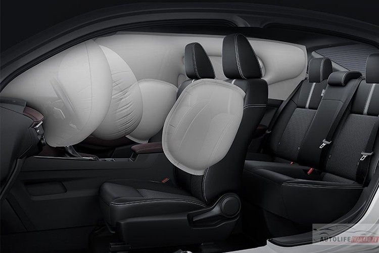 Xe sẽ được trang bị hệ thống khởi động bằng nút bấm, Apple CarPlay/Android Auto, điều hòa tự động với cửa gió cho hàng ghế sau, camera 360 độ, cảnh báo điểm mù và cảnh báo phương tiện cắt ngang khi lùi.