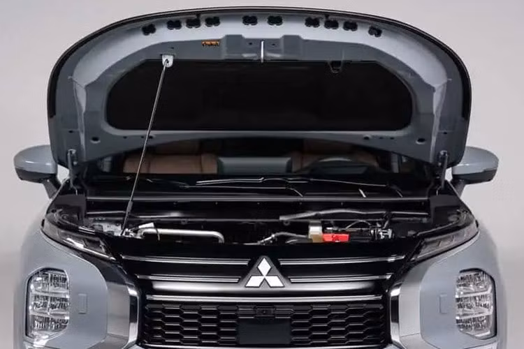 Montero từng là biểu tượng của dòng xe off-road những năm 1980–1990. Với thành tích vang dội tại Dakar Rally, mẫu SUV này đã xây dựng được danh tiếng bền vững nhờ khả năng vận hành mạnh mẽ và bền bỉ trên mọi địa hình.