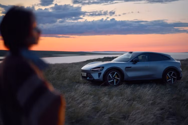 Hiện tại, YU7 được sản xuất tại nhà máy Giai đoạn 2, với công suất tương đương 150.000 xe/năm, nhưng chưa đạt sản lượng tối ưu do mới đi vào vận hành. Trong khi đó, nhà máy Giai đoạn 1 đang tập trung cho mẫu SU7, vốn cũng đang có thời gian chờ từ 6–8 tháng tùy phiên bản.