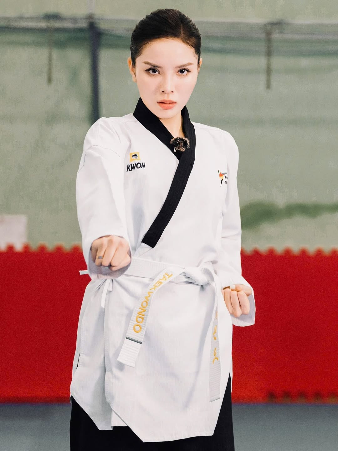 Năm 2024, Kỳ Duyên tiếp tục gây tiếng vang khi đăng quang Miss Universe Vietnam 2024, đại diện Việt Nam tham dự Miss Universe tại Mexico. Trải qua không ít sóng gió và tranh cãi trong quá khứ, nàng hậu đã nỗ lực xây dựng lại hình ảnh theo hướng trưởng thành, chuyên nghiệp và gợi cảm hơn.