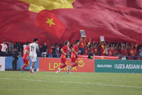 U23 Việt Nam có chiến thắng trong trận ra quân. Sau đây 3 ngày, đoàn quân HLV Kim Sang Sik sẽ so tài cùng U23 Singapore.