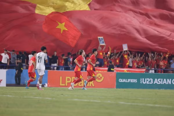 U23 Việt Nam có chiến thắng trong trận ra quân. Sau đây 3 ngày, đoàn quân HLV Kim Sang Sik sẽ so tài cùng U23 Singapore.