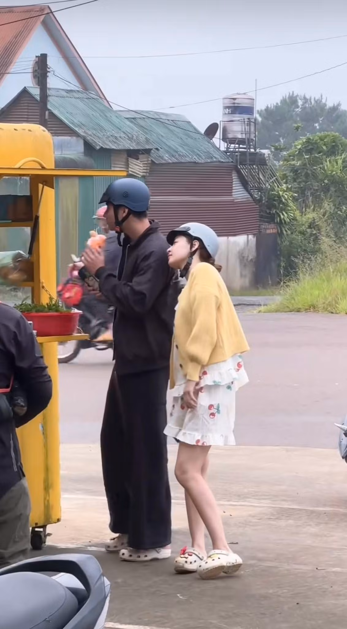 Nhiều khán giả bày tỏ sự thích thú khi thấy một nữ nghệ sĩ nổi tiếng vẫn giữ được sự gần gũi, không quá đặt nặng hình ảnh hoàn hảo mọi lúc mọi nơi.