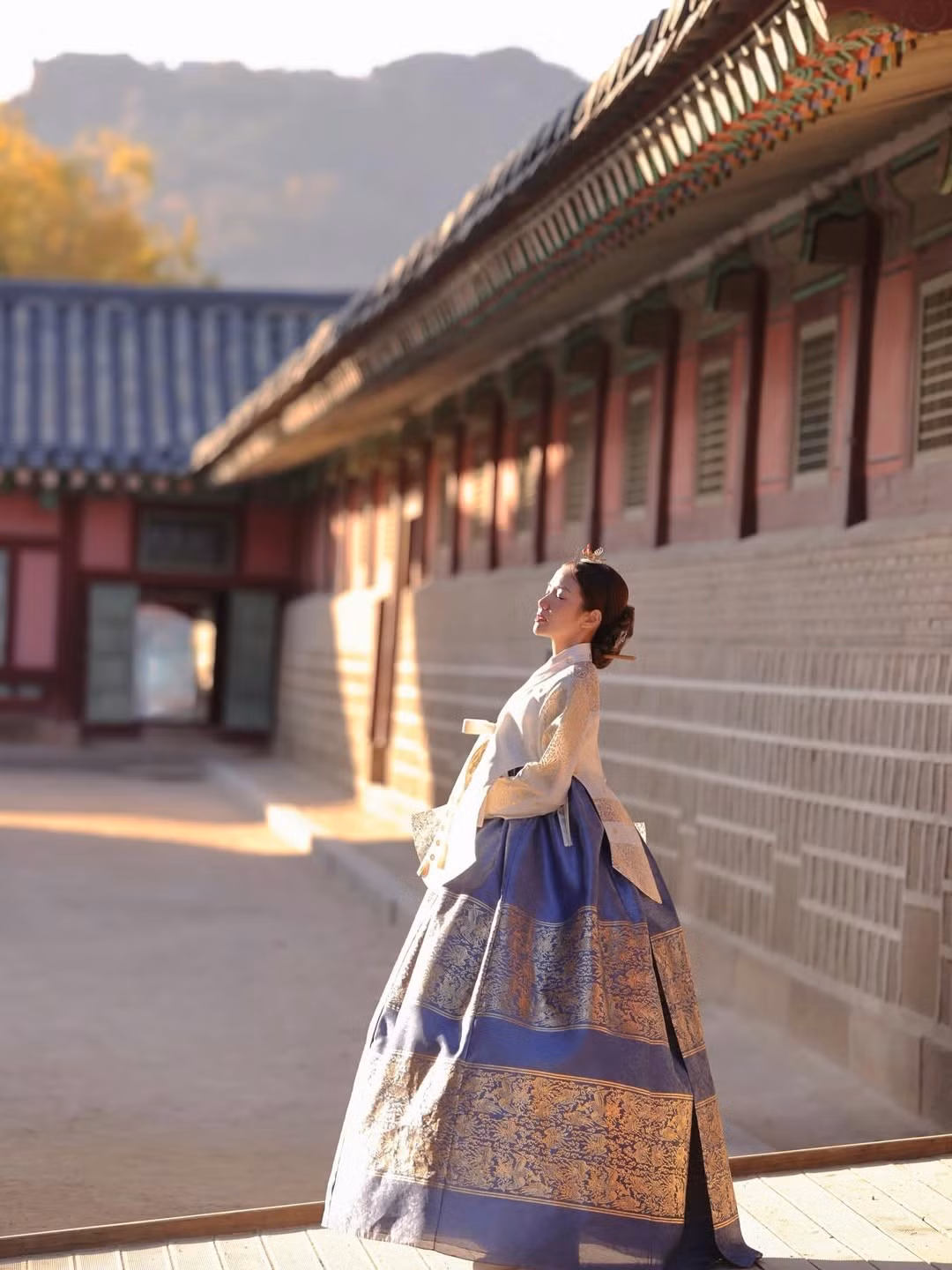 Nữ ca sĩ gốc Thanh Hóa ghi dấu ấn bằng những bản hit "Mặt Trời Của Em", "Anh Là Ai", "Missing You", "Thằng Điên", …