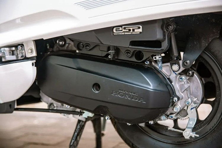 NWF125 2025 được trang bị động cơ Honda eSP (Enhanced Smart Power) 125cc, xi-lanh đơn, làm mát bằng không khí, cho công suất tối đa 9,38 mã lực tại 7.750 vòng/phút và mô-men xoắn cực đại 10 Nm tại 5.750 vòng/phút. Mức tiêu hao nhiên liệu của mẫu xe này chỉ khoảng 1,87 lít/100 km.