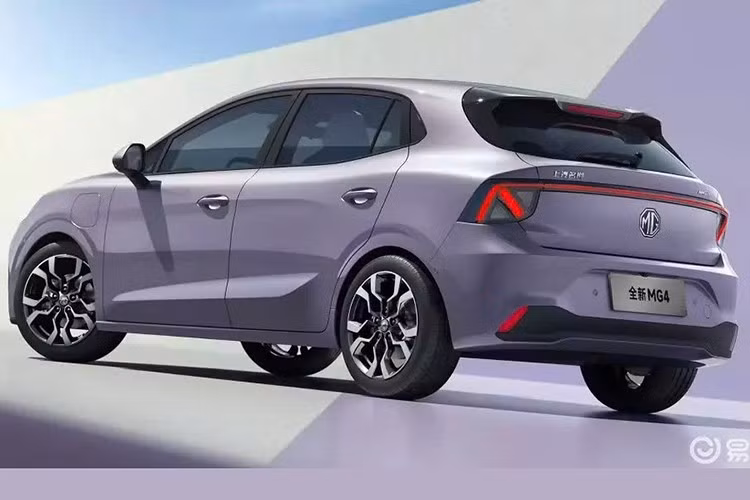 Tuy nhiên, MG chưa công bố dung lượng pin và phạm vi hoạt động cụ thể. Ông Chen Cui, Giám đốc thương hiệu MG, đã úp mở rằng MG4 mới có thể sẽ là một trong những dòng xe đầu tiên được trang bị pin thể bán rắn tiêu chuẩn, cho phạm vi hoạt động thử nghiệm khoảng 800 km.