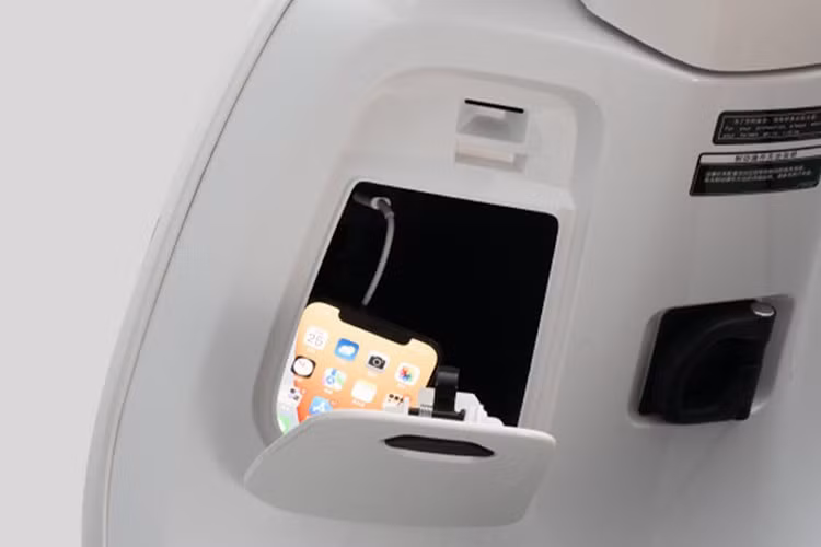 Tính năng kết nối với điện thoại của NW F125 cũng rất tân tiến nhờ một loạt tính năng: định vị xe, báo động, định vị qua bảng đồng hồ với bản đồ cụ thể, theo dõi các thông tin về xe, cập nhật phần mềm qua mạng...