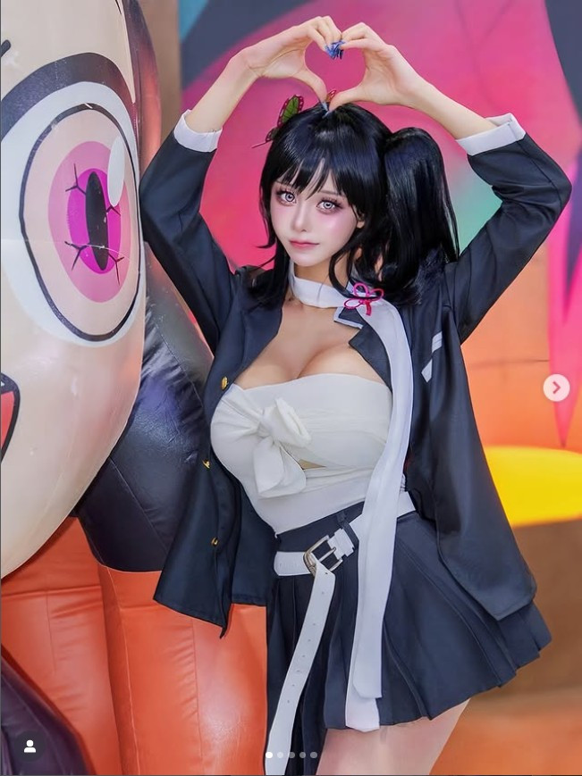 Sự chuyển đổi này đã được người hâm mộ đón nhận nồng nhiệt. Các bộ Cosplay của Ga Rin thường mang tính đột phá và táo bạo, kết hợp sự gợi cảm vốn có của cô với tính cách đặc trưng của nhân vật.