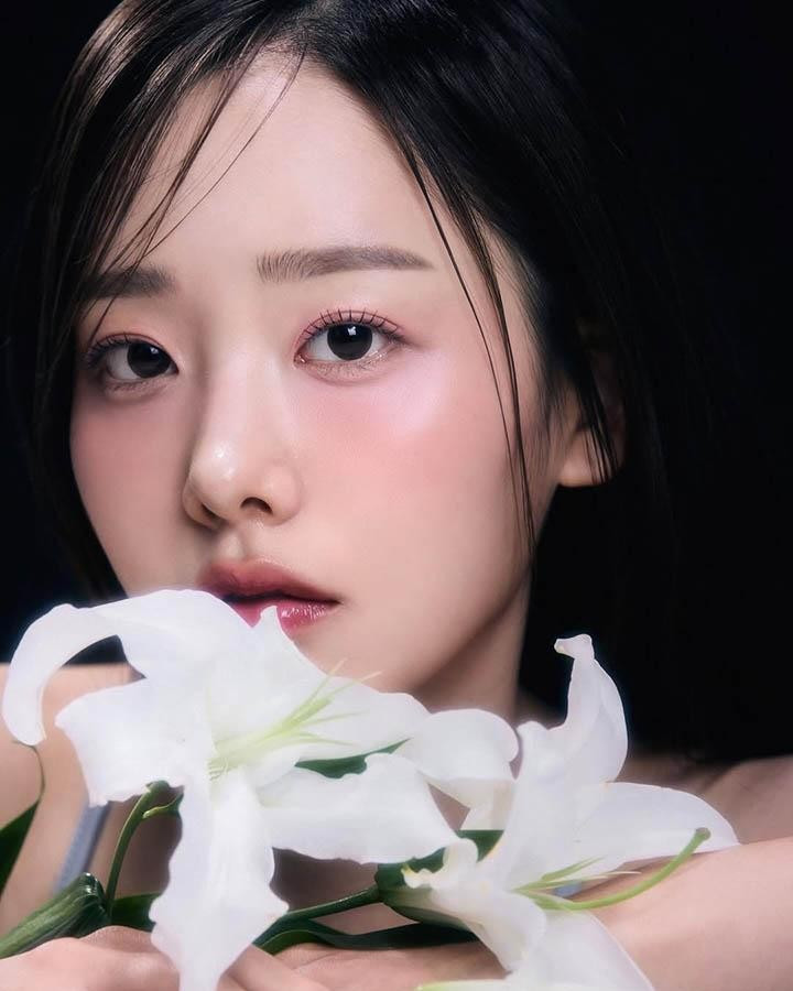 Chính Yejin cũng từng tự tin chia sẻ rằng cô không cần phải dùng quá nhiều chiêu trò để thu hút nam giới: "Tôi chỉ cần nhìn thẳng vào mắt họ khi nói chuyện, và mọi chuyện sẽ tự động trở nên suôn sẻ".