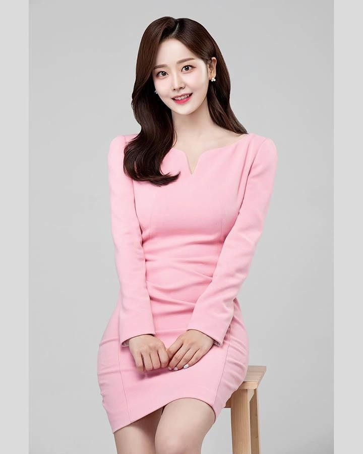 Với danh tiếng sẵn có từ giới thể thao điện tử, việc Yejin lấn sân sang chương trình hẹn hò thực tế đã ngay lập tức tạo nên một "cơn địa chấn".