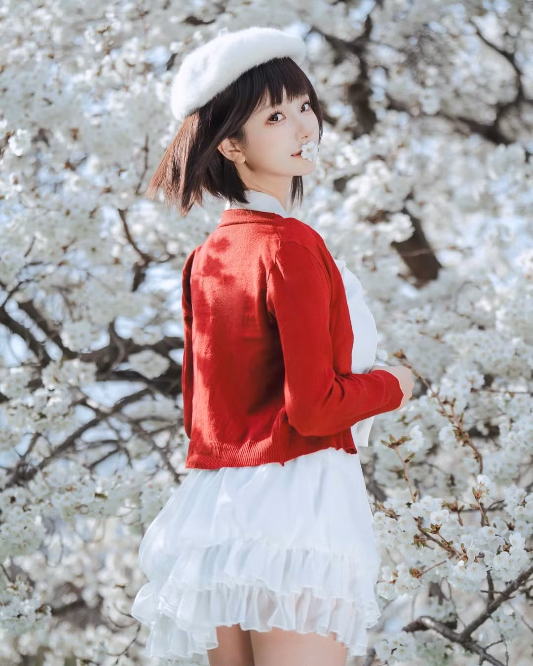 Dễ thấy, Xier thường xuyên lựa chọn những bộ trang phục gợi cảm, khoe khéo đường cong cơ thể nhưng vẫn giữ được tính thẩm mỹ và nghệ thuật.