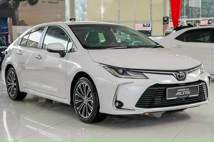 Thường ít khi góp mặt trong nhóm đầu xe bán chậm, nhưng tháng 8/2025, Toyota Corolla Altis chỉ bán được 19 xe, giảm hơn 17% so với tháng trước và lần đầu tiên rơi xuống vị trí thứ 4. Sau 8 tháng, mẫu sedan cỡ C này mới đạt 181 xe.