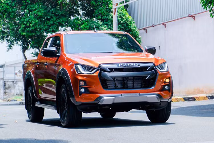 Ngược lại với đà tăng của người "anh em" mu-X, doanh số bán tải Isuzu D-Max ghi nhận giảm 11,9% theo tháng khi đạt 37 xe. Đây cũng là mẫu xe bán tải kén khách nhất Việt Nam và thường xuyên nằm trong top ế ẩm.