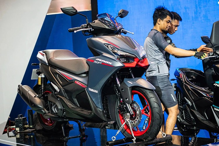 Yamaha AEROX là mẫu xe ga thể thao vốn được ưa chuộng tại thị trường Đông Nam Á, trong đó có Việt Nam (được bán với tên NVX). Ở bản cập nhật mới nhất tại thị trường Thái Lan, sản phẩm không chỉ được bổ sung màu sắc mới mà còn là sự cải tiến về toàn bộ thiết kế và trang bị.