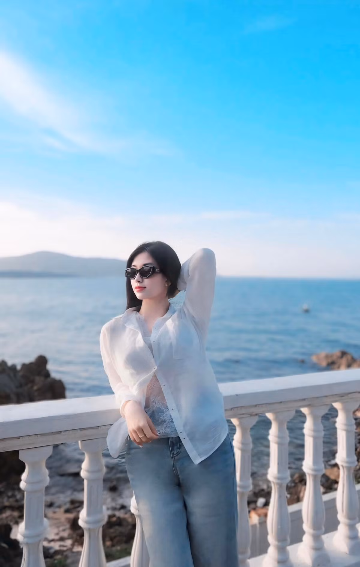 Không chỉ có tài năng, Doanh Nhi còn gây thương nhớ bởi nhan sắc trong veo, đậm chất Á Đông.