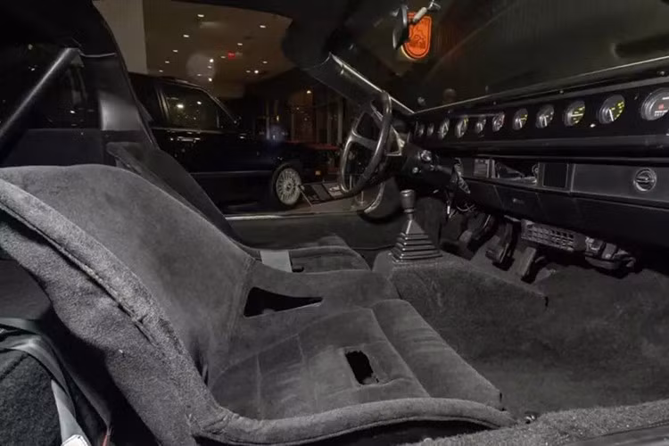 Cuộc đấu giá dự kiến sẽ trưng bày khoảng 295 xe cổ và hơn 1.000 tác phẩm nghệ thuật đường phố. Công chúng sẽ có cơ hội tham quan bảo tàng lần cuối vào cuối tuần xem trước, ngày 13-14 tháng 9, trước khi bảo tàng đóng cửa vĩnh viễn.