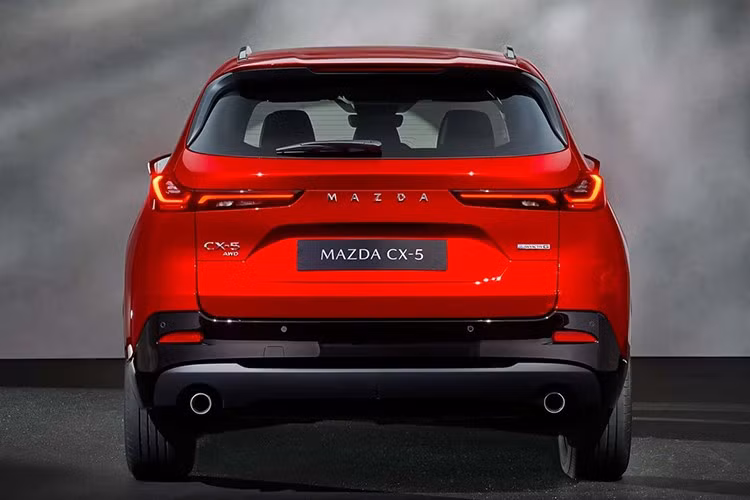 Cấu hình này kết hợp động cơ xăng SkyActiv-Z 2.5L và motor điện, đánh dấu lần đầu tiên một mẫu hybrid "thuần Mazda" xuất hiện trong dòng sản phẩm chủ lực tại thị trường Mỹ.