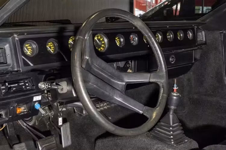 Bảo tàng sẽ đóng cửa vĩnh viễn, vì vậy mọi thứ phải được giải quyết càng sớm càng tốt và chiếc Dodge Turbo Charger cực hiếm này cũng vậy.