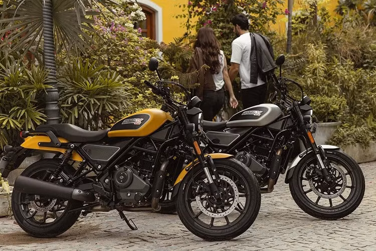 Nói về mục tiêu cạnh tranh trong một phân khúc mà thương hiệu chưa từng tham gia (không tính tới các dòng Harley Davidson xi-lanh đơn từ năm 1961 đến 1978, về cơ bản là sản phẩm từ hãng Ý Aermacchi đóng lại logo).