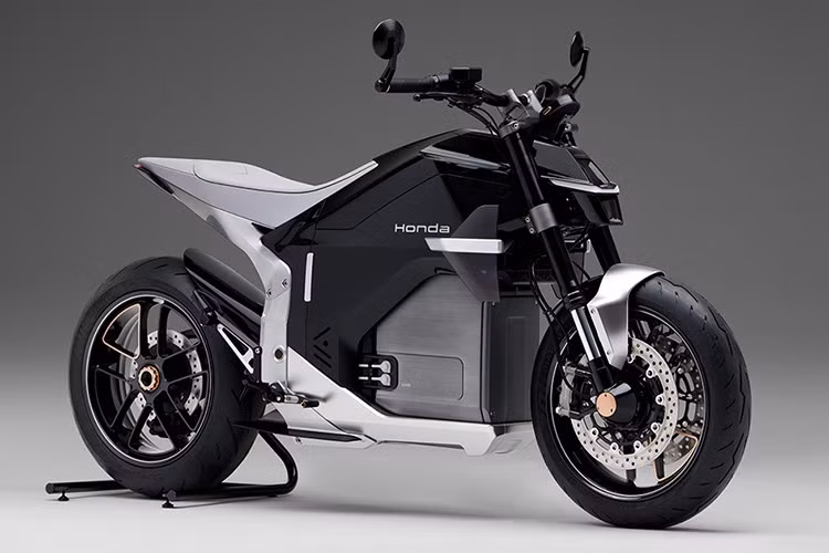 Việc Honda chuẩn bị tung ra một mẫu xe hiệu suất cao có thể là bước chuyển mình quan trọng, đánh dấu sự mở rộng sang các phân khúc cao cấp hơn trong lĩnh vực xe điện hai bánh.