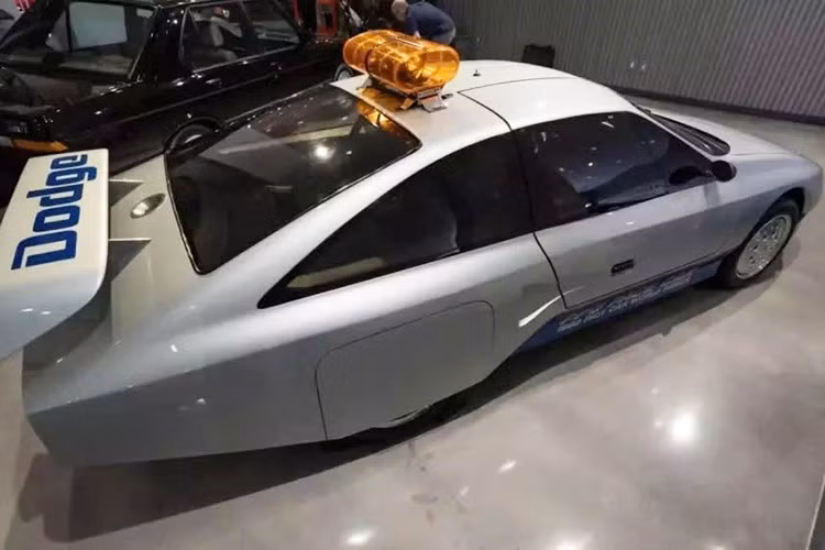 Chủ sở hữu bộ sưu tập, Larry Klairmont, đã qua đời trong đại dịch COVID-19 ở tuổi 94, và con trai ông đã tiếp quản.