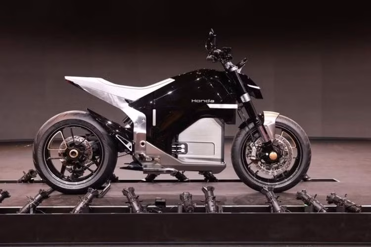 Mẫu xe điện này được kỳ vọng sở hữu công suất lên tới 50 mã lực kết hợp với mô-men xoắn cao, hứa hẹn mang đến cảm giác lái đầy phấn khích và bứt tốc mạnh mẽ – điều vốn là điểm mạnh đặc trưng của xe điện.