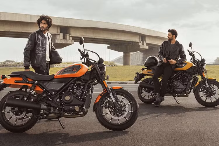 Nhà sản xuất xe máy Mỹ Harley-Davidson (HD) vừa công bố kế hoạch ra mắt một mẫu xe máy phân khối nhỏ mới vào năm 2026, mang tên Sprint. Trong buổi họp cổ đông gần đây, CEO HD, Jochen Zeitz, cho biết Sprint mới sẽ có giá dưới 6.000 USD (tương đương 157 triệu đồng).