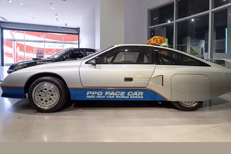 Được thiết kế bởi Special Vehicles của Dodge, kiểu dáng thanh lịch và mạnh mẽ, chiếc xe này vừa là bài tập thiết kế vừa là bệ thử nghiệm cho công nghệ turbo mới nổi lúc bấy giờ, mở ra hướng đi mới táo bạo cho Dodge.