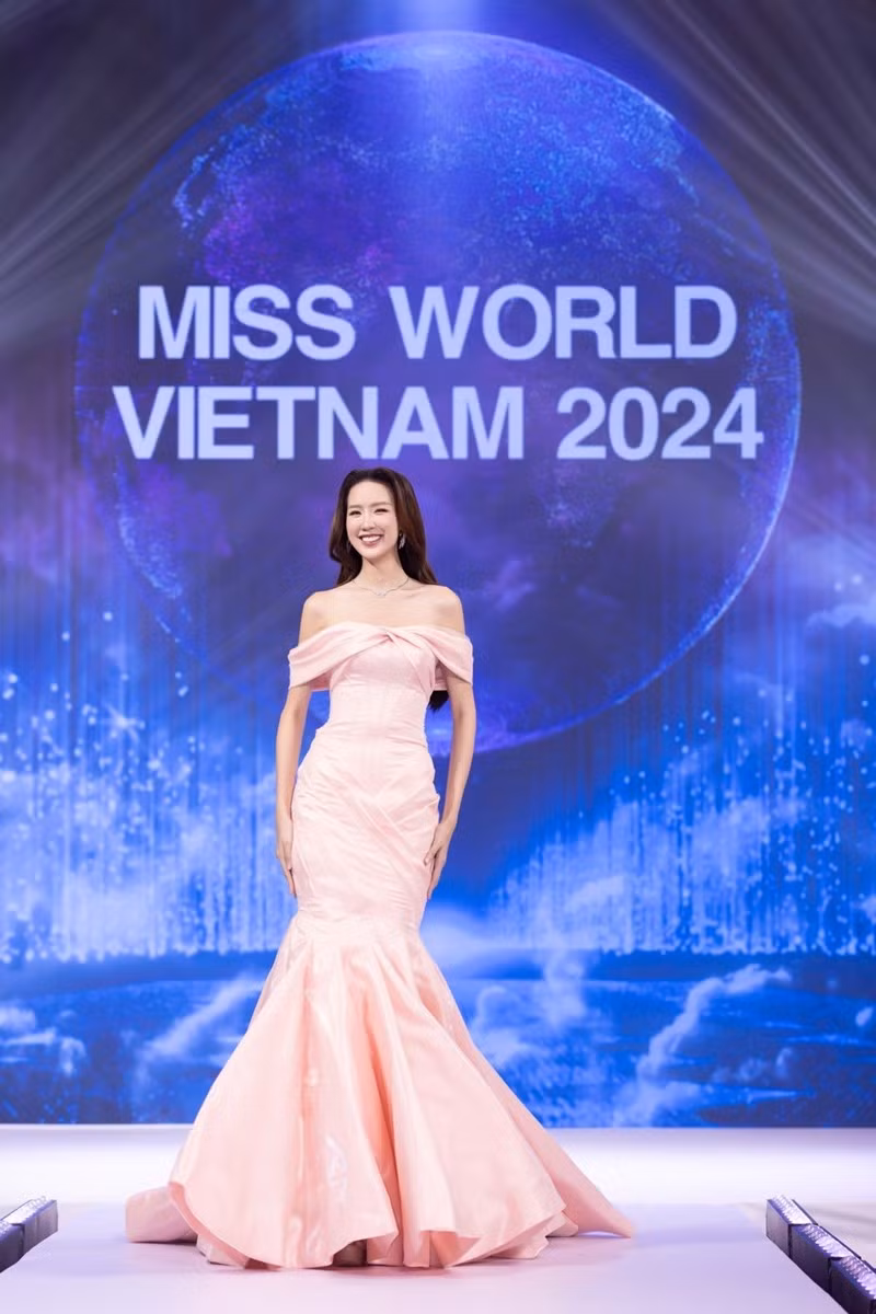 Lê Nguyễn Bảo Ngọc (sinh năm 2001, Cần Thơ) có chiều cao ấn tượng 1,86m, chỉ số hình thể 87-63-98cm và đôi chân dài kỷ lục 1,23m. Cô được mệnh danh "Người đẹp tri thức" nhờ hình ảnh kết hợp giữa vẻ đẹp và trí tuệ sắc bén. Bảo Ngọc là đại diện Việt Nam tại Miss World lần thứ 73.