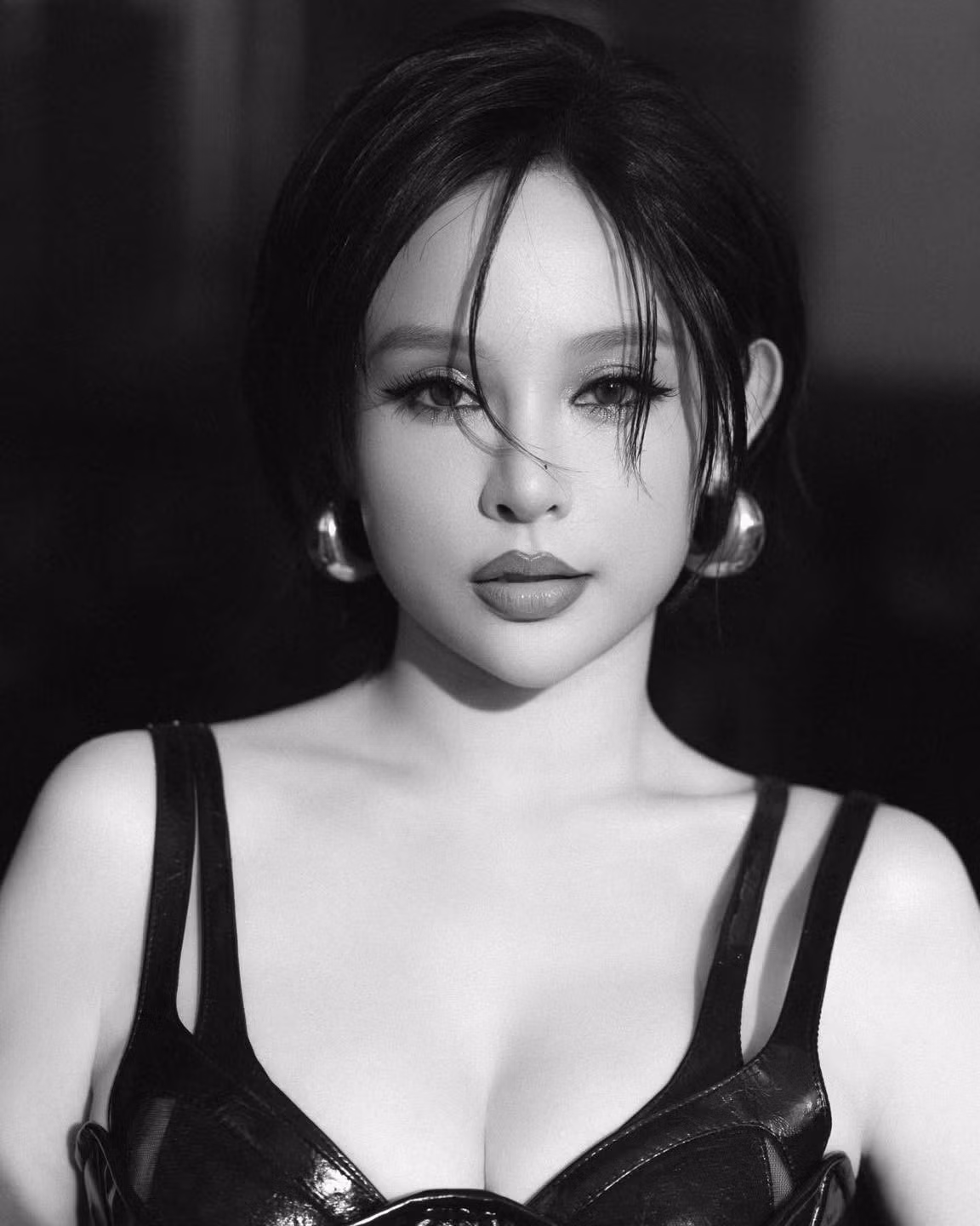 Để có được thân hình quyến rũ như hiện tại, cựu hot girl Hà thành thường xuyên đến phòng tập gym, ăn uống điều độ, giữ tinh thần luôn vui vẻ, thoải mái. Bên cạnh đó cô không ngại tiết lộ đã "can thiệp" nhiều bộ phận trên cơ thể. Kể từ khi " trùng tu" diện mạo, cô cho biết cuộc sống cũng như công việc thuận lợi hơn rất nhiều.