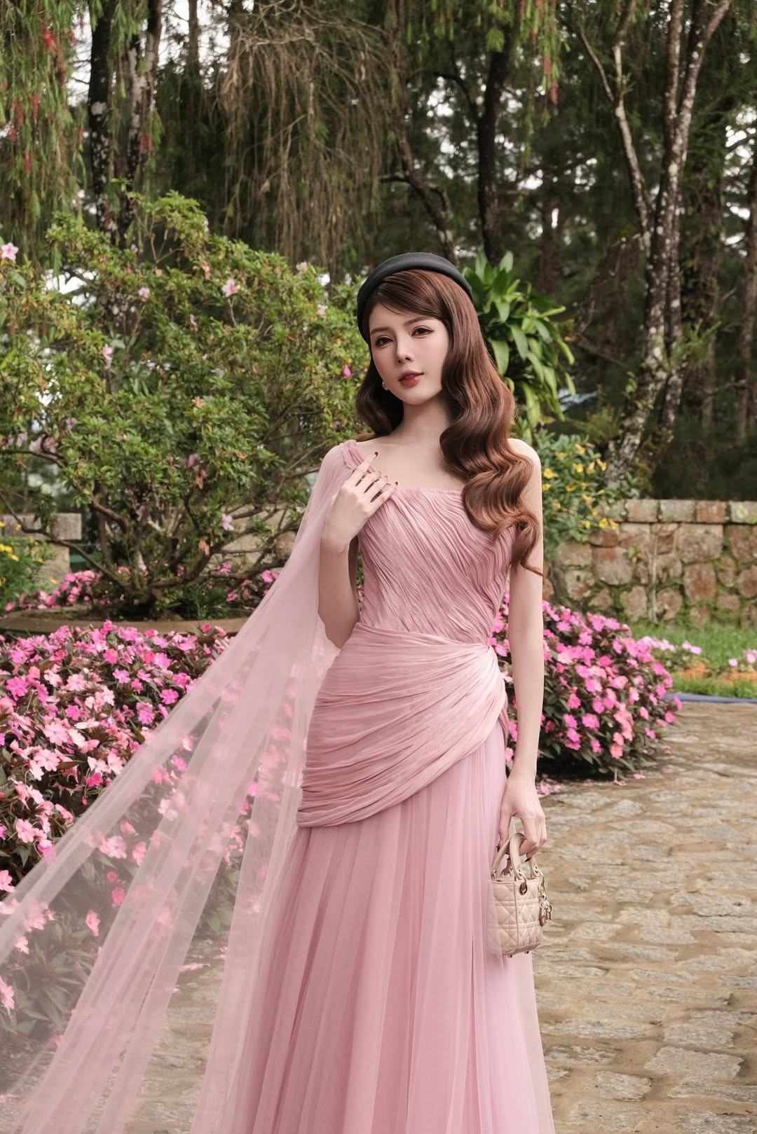 Không chỉ thay đổi nhan sắc, Lilly Luta còn có cú “lột xác” mạnh mẽ về phong cách thời trang. Nếu trước đây gắn liền với hình ảnh nữ tính, bánh bèo thì có thời điểm, cô khiến netizen bất ngờ khi theo đuổi phong cách gợi cảm, quyến rũ, táo bạo hơn. Sự thay đổi này từng gây nhiều tranh cãi nhưng cũng cho thấy nỗ lực làm mới hình ảnh của người đẹp sinh năm 1992.