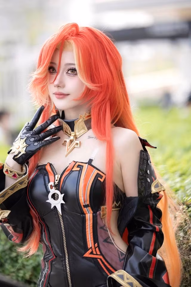Nguyễn Thị Hà Vi - một trong những nữ coser nổi bật của cộng đồng cosplay Việt Nam hiện nay. Không chỉ khiến dân mạng "dán mắt" với những bộ ảnh đầu tư kỹ lưỡng, hot girl cosplay này còn gây ấn tượng mạnh với profile ngoan xinh yêu hết cỡ.