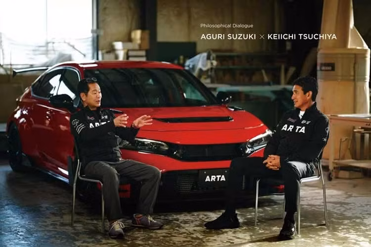 Honda Civic Type R từ lâu đã là nền tảng yêu thích của nhiều đơn vị độ xe, và phiên bản mới nhất – Civic Type R thế hệ thứ 6 – cũng không phải ngoại lệ. Tại triển lãm Tokyo Auto Salon 2026, mẫu Civic Type R ARTA GT đã chính thức được giới thiệu, đánh dấu sự hợp tác giữa Honda và đội đua Autobacs Racing Team Aguri (ARTA).