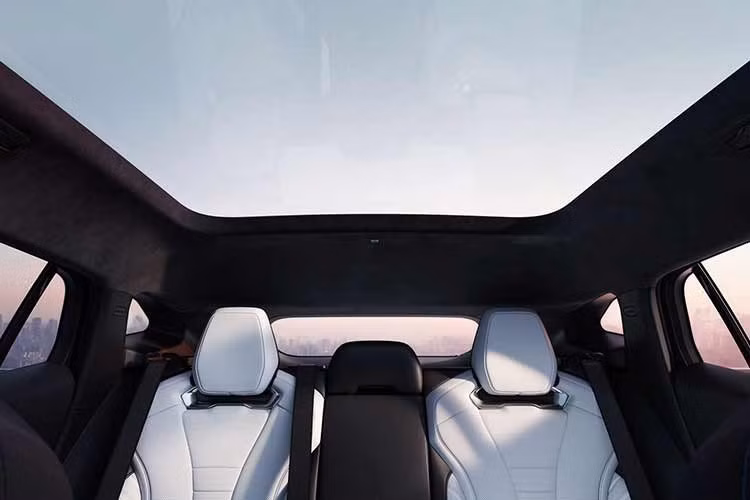 Trong ứng dụng này, chiếc SUV dựa trên sự kết hợp giữa động cơ xăng tăng áp phun trực tiếp 1.5 lít, công suất 148 mã lực và mô-men xoắn 250 Nm, cùng hai động cơ điện, cung cấp lần lượt 134 mã lực/320 Nm và 83 mã lực/180 Nm. Tổng công suất hệ thống đạt 247 mã lực và mô-men xoắn 565 Nm, được điều khiển bởi hộp số tự động đa chế độ.