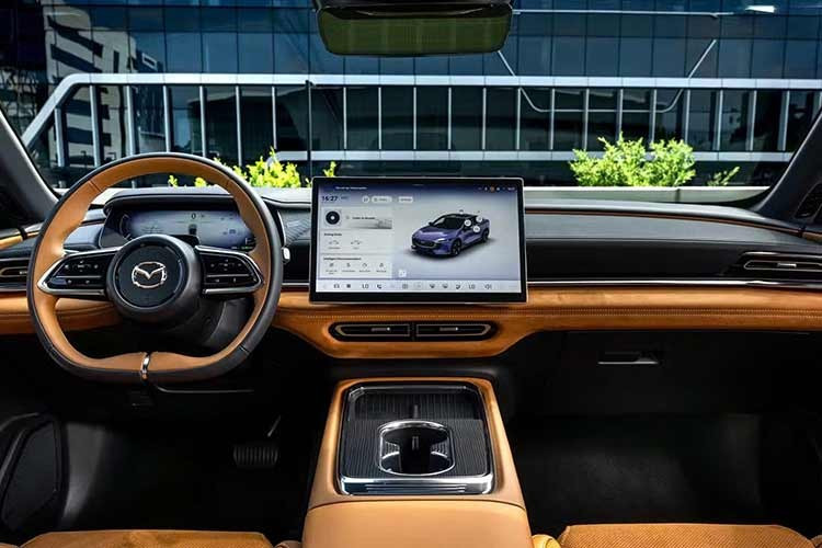 Trong khi đó, hãng xe Mazda hiện cũng đã có một “người kế nhiệm” mang tên Mazda 6e 2026 mới (EZ-6 tại một số thị trường), phát triển dành riêng cho thị trường Trung Quốc.