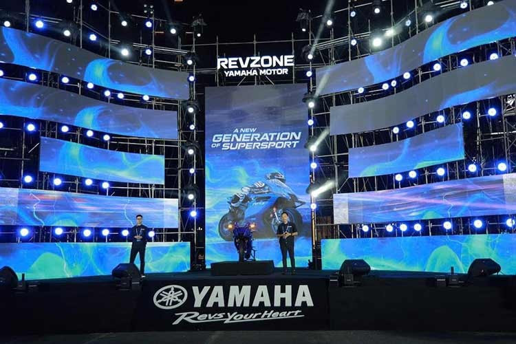 Yamaha Việt Nam đã chính thức cho ra mắt mẫu sportbike R9 2026 mới. Do chiếc R1 đầu bảng hiện đang bị dừng bán hoặc chỉ dành cho đường đua vì không đạt chuẩn khí thải mới tại nhiều thị trường, Yamaha R9 là mẫu sportbike đầu bảng của hãng hiện nay.